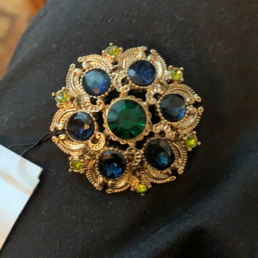 Gold brooch with crystals